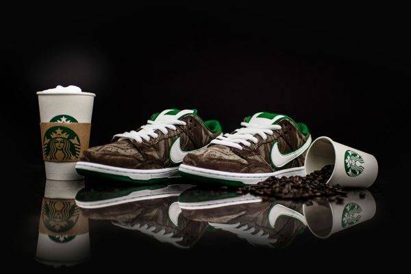 https://image.sistacafe.com/images/uploads/content_image/image/136652/1464163086-Nike-SB-Dunk-Low-Premium-Starbucks-4-600x400.jpg
