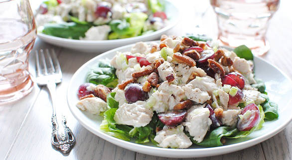 https://image.sistacafe.com/images/uploads/content_image/image/13738/1435562369-2012-08-27-greek-yogurt-chicken-salad-586x322.jpg