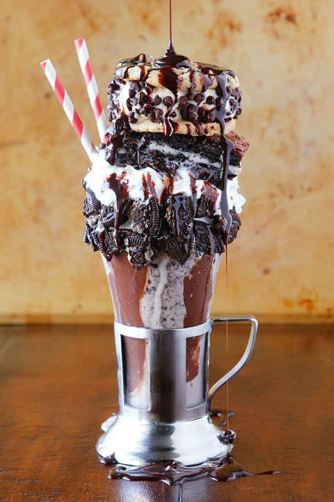 https://image.sistacafe.com/images/uploads/content_image/image/137796/1464333986-kevinandamanda-ultimate-brownie-crazy-slutty-milkshake-freakshake-05.jpg