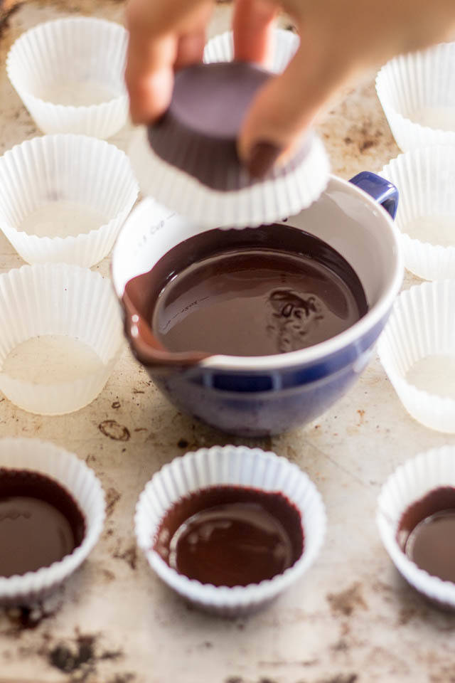 https://image.sistacafe.com/images/uploads/content_image/image/141139/1465021440-Bacon-Banana-Chocolate-Cups-7.jpg
