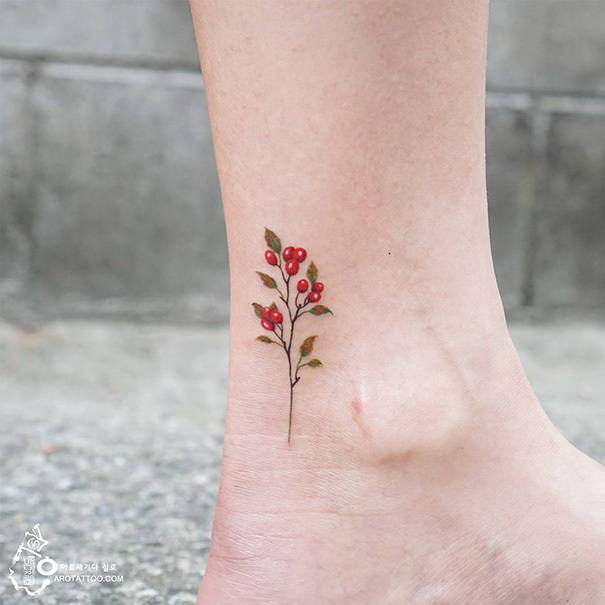 https://image.sistacafe.com/images/uploads/content_image/image/141309/1465057960-tiny-foot-tattoo-ideas-16-575015937e9af__605.jpg