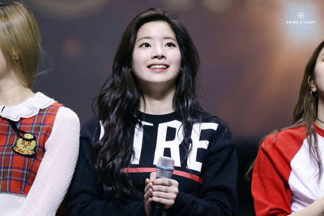 https://image.sistacafe.com/images/uploads/content_image/image/143181/1465384871-Kim.Dahyun.full.40026.jpg