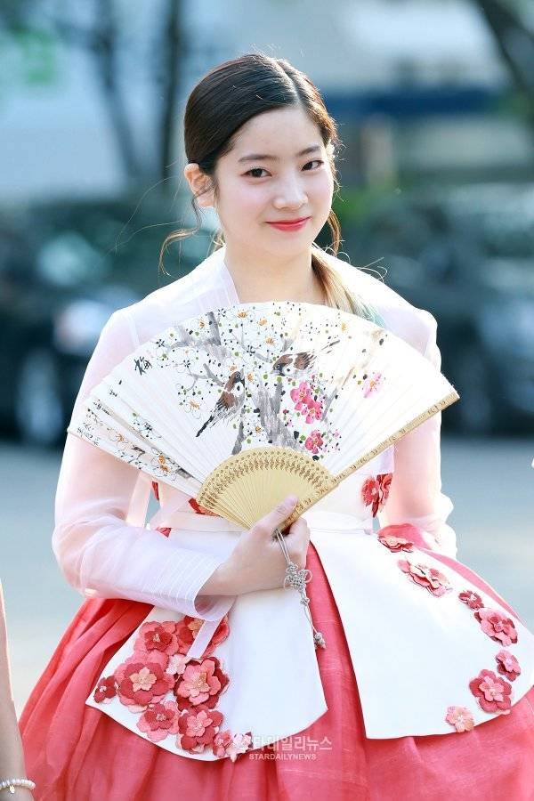 1465386335 dahyun2