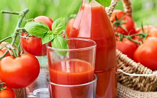 https://image.sistacafe.com/images/uploads/content_image/image/143379/1465445322-25-benefits-of-tomato-juice-4.jpg