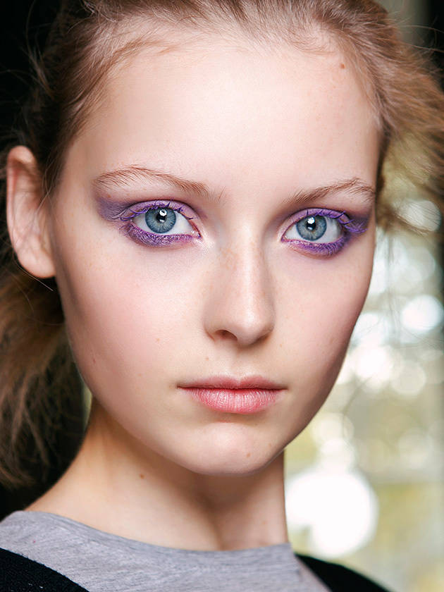 https://image.sistacafe.com/images/uploads/content_image/image/144318/1465551951-Purple-Colored-mascara-whom-it-suits-and-how-to-use-it.jpg