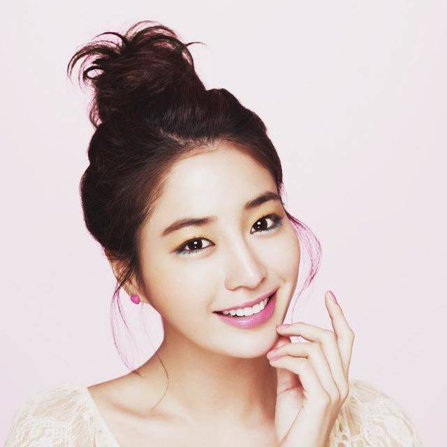 1466053594 korean high bun hairstyle for girls