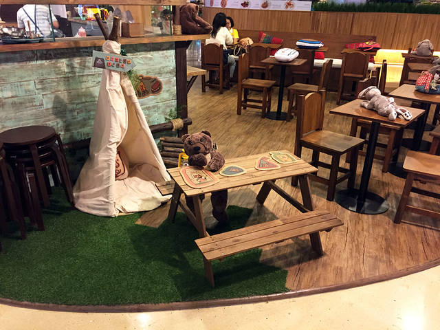 1466056290 hungry bear 4