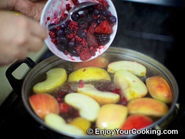 https://image.sistacafe.com/images/uploads/content_image/image/148126/1466306373-fruit-berry-kompot-step5.jpg