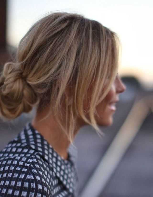1466394437 low messy bun