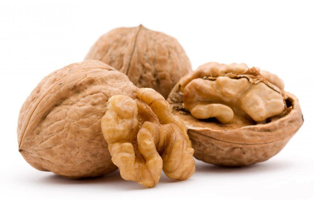 1466671126 walnuts and shells