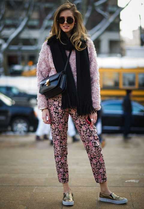 1466841969 a trendy weekend outfit idea in pink with floral print pants
