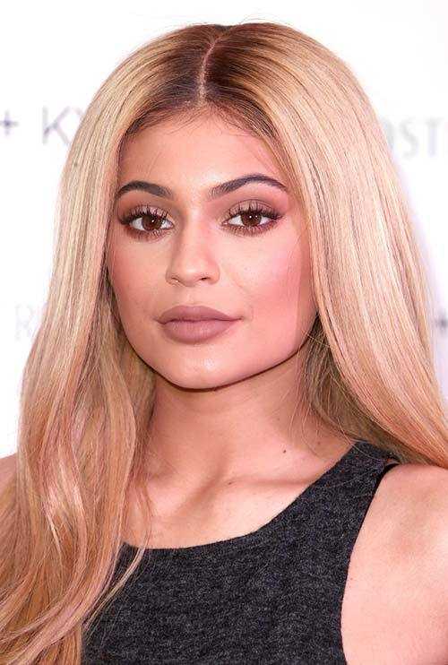 1466997975 stylish center part hairstyles kylie jenner13