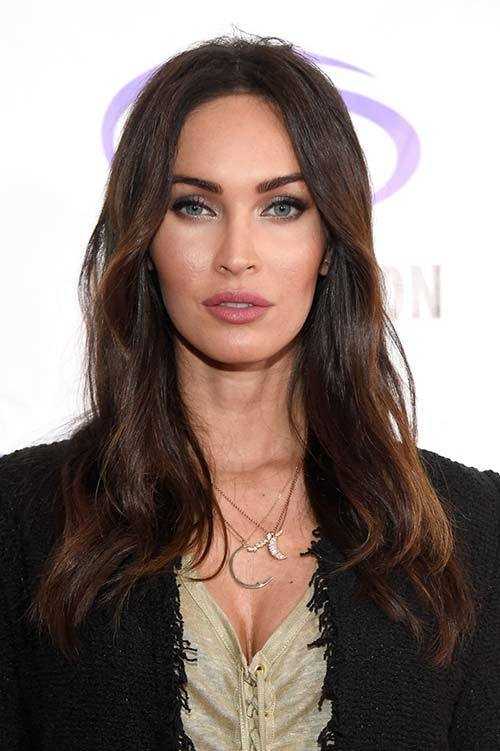 https://image.sistacafe.com/images/uploads/content_image/image/153120/1466997989-stylish_center_part_hairstyles_Megan_Fox14.jpg
