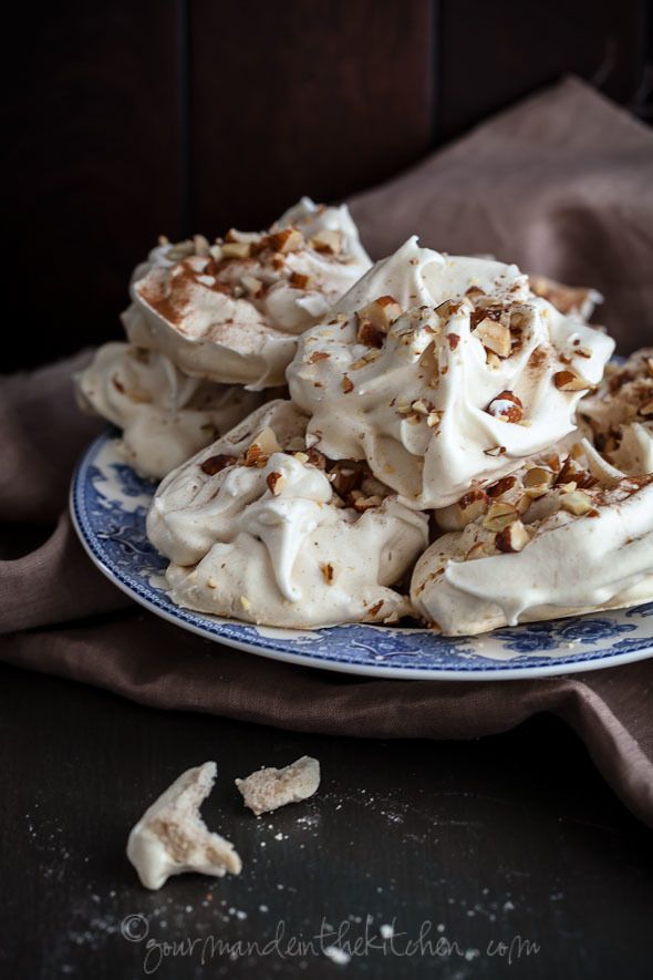https://image.sistacafe.com/images/uploads/content_image/image/154641/1467184625-Maple-Cinnamon-Meringues-with-Toasted-Almonds-from-Gourmande-in-the-Kitchen.jpg