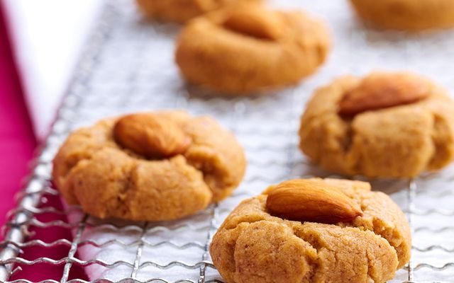 https://image.sistacafe.com/images/uploads/content_image/image/154656/1467185538-almond-butter-cookies.jpg