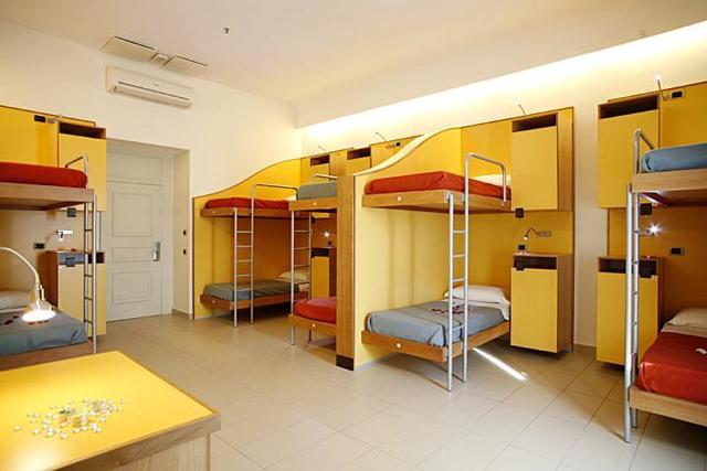 https://image.sistacafe.com/images/uploads/content_image/image/154997/1467215372-hostel1.jpg
