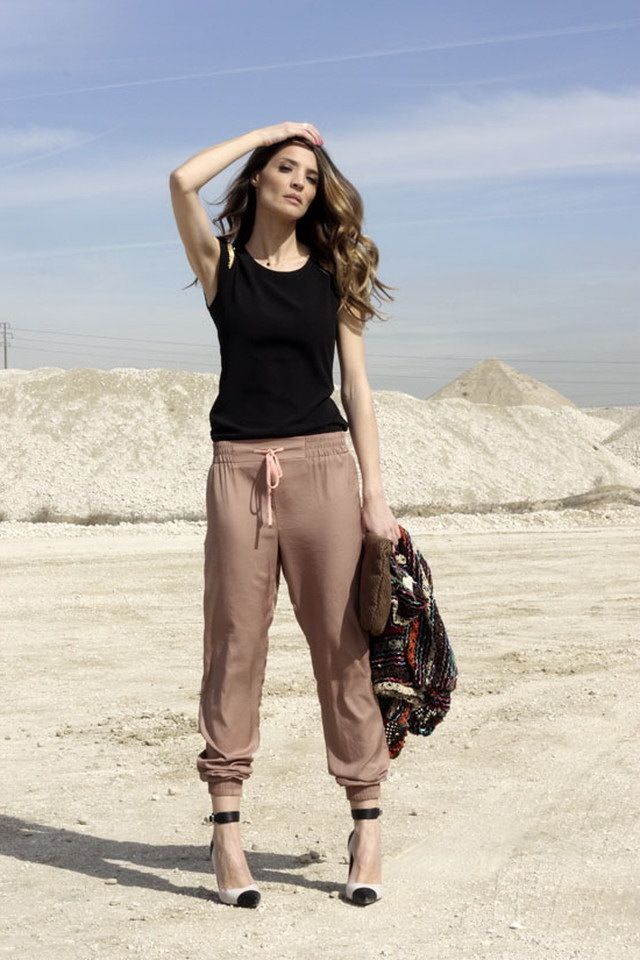 1467274820 casual ways to wear jogger pants 12