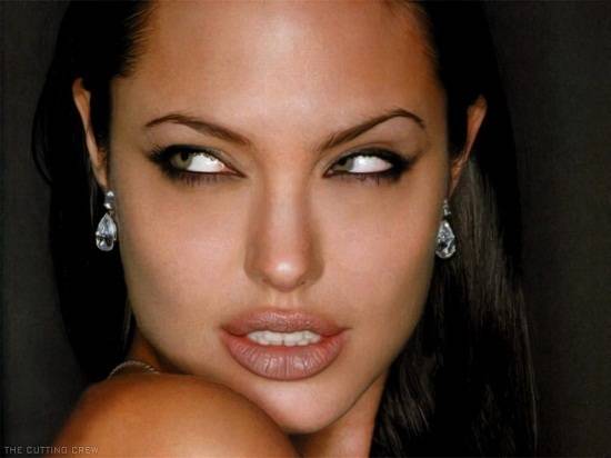 cat eye กรีดตาเฉี่ยว ให้หน้าดูเรียว