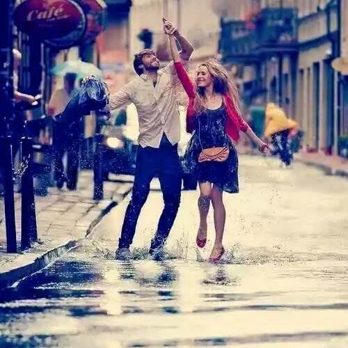 https://image.sistacafe.com/images/uploads/content_image/image/156845/1467689330-happy-couple-in-rain.jpg