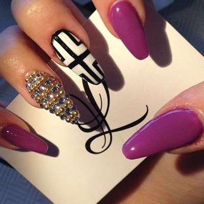 https://image.sistacafe.com/images/uploads/content_image/image/158336/1467862819-Sexy-strip-nail-art-with-embellishments.jpg