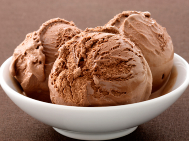 1429865400 02 chocolate ice cream sl