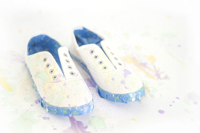 1467959841 diy paint splatter shoes 05