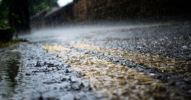 https://image.sistacafe.com/images/uploads/content_image/image/159094/1468075525-rain-on-road-Rainy-Day-Wallpapers.jpg