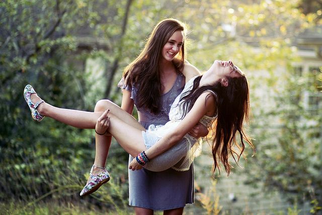 https://image.sistacafe.com/images/uploads/content_image/image/159106/1468135722-lesbian-online-dating.jpeg