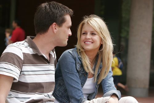 https://image.sistacafe.com/images/uploads/content_image/image/159123/1468141524-flirt.jpg