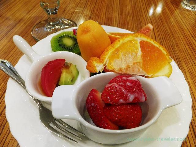 https://image.sistacafe.com/images/uploads/content_image/image/159453/1468214390-Assorted-fruits-Miki-Fruits-Cafe-Nishi-Ohashi.jpg