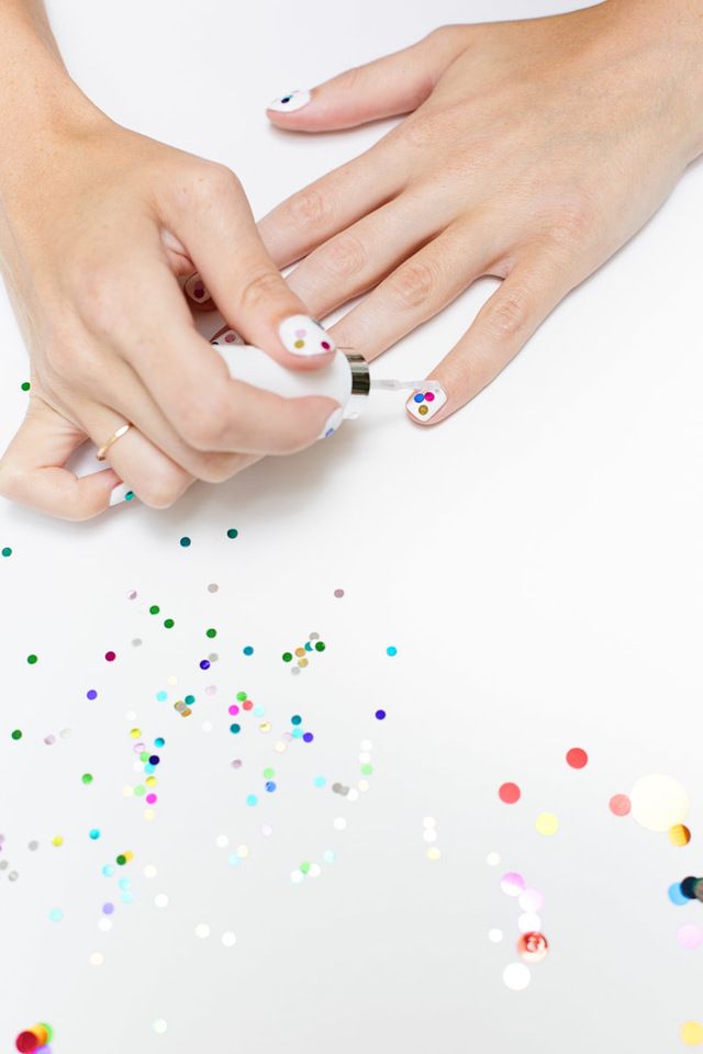 1468299230 how to add confetti to nails