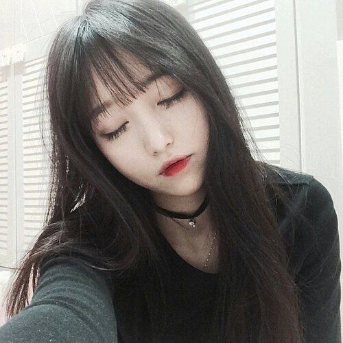 เซลฟี่ เอียงหน้า หลับตา