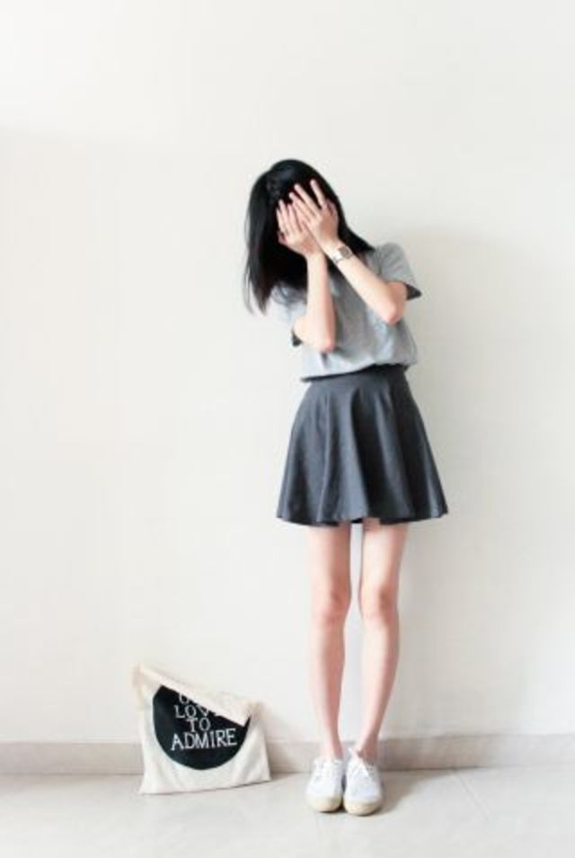 กระโปรง รองเท้าผ้าใบ