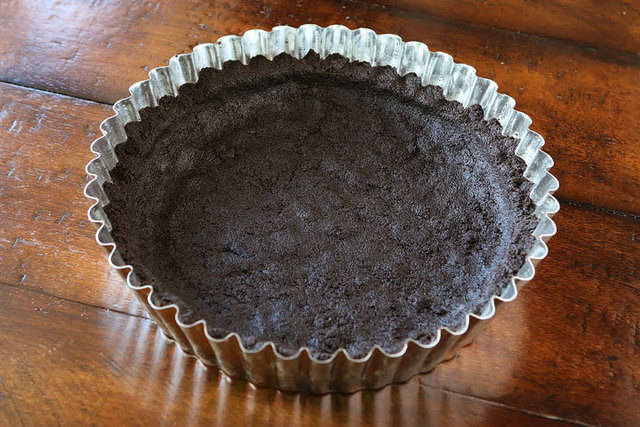https://image.sistacafe.com/images/uploads/content_image/image/16084/1436342759-Dark-Chocolate-Salted-Caramel-Oreo-Pie-Recipe-08.jpg