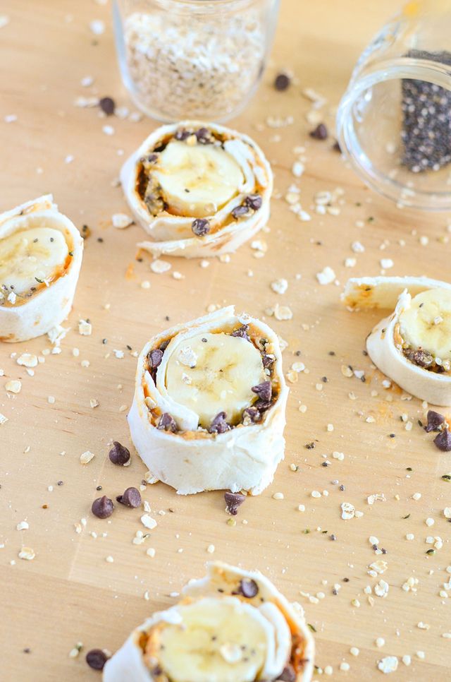 https://image.sistacafe.com/images/uploads/content_image/image/160846/1468419063-Peanut-Butter-Oatmeal-Banana-Roll-ups-with-Chocolate-Chips.jpg