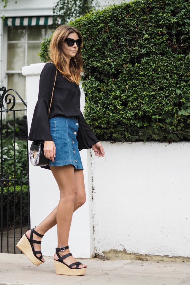 https://image.sistacafe.com/images/uploads/content_image/image/162495/1468662552-EJSTYLE-wears-bell-sleeve-black-shirt-button-down-denim-skirt-wedge-sandals-chloe-drew-snakeskin-dupe-bag-70s-inspired-outfit-OOTD-street-style.jpg