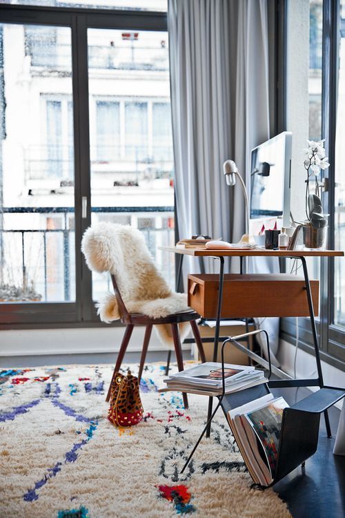 https://image.sistacafe.com/images/uploads/content_image/image/162553/1468666022-Modern-home-office-with-plush-carpet-and-midcentury-furniture.jpg