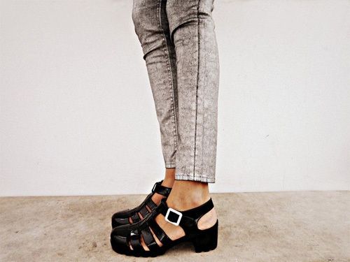 https://image.sistacafe.com/images/uploads/content_image/image/163108/1468908037-juju-jellies-shoes-black-platform-heel-skinny-jeans.jpg