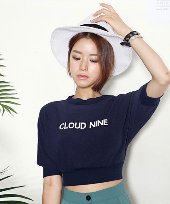 แฟชั่นเสื้อผ้า เสื้อเอวลอย กางเกงขาสั้น