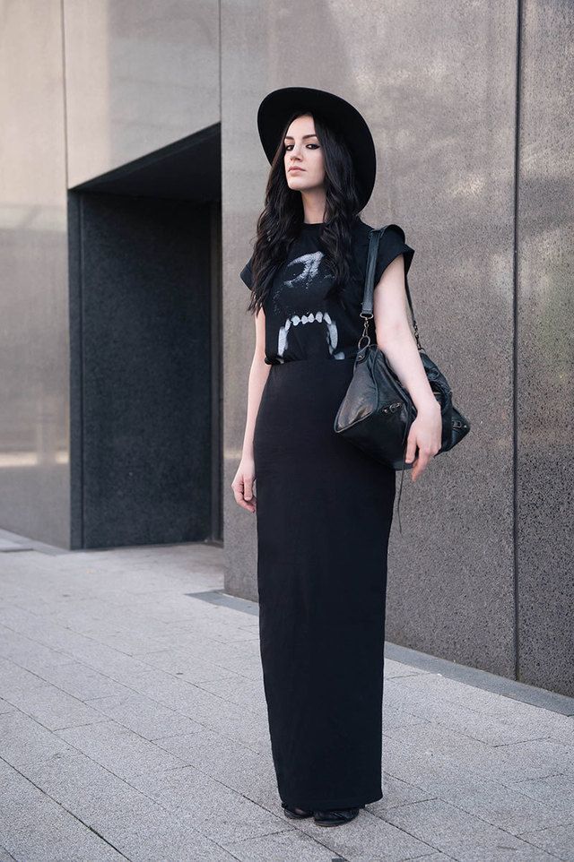 https://image.sistacafe.com/images/uploads/content_image/image/164234/1469521406-Maxi-skirt-and-Graphic-Tees.jpg