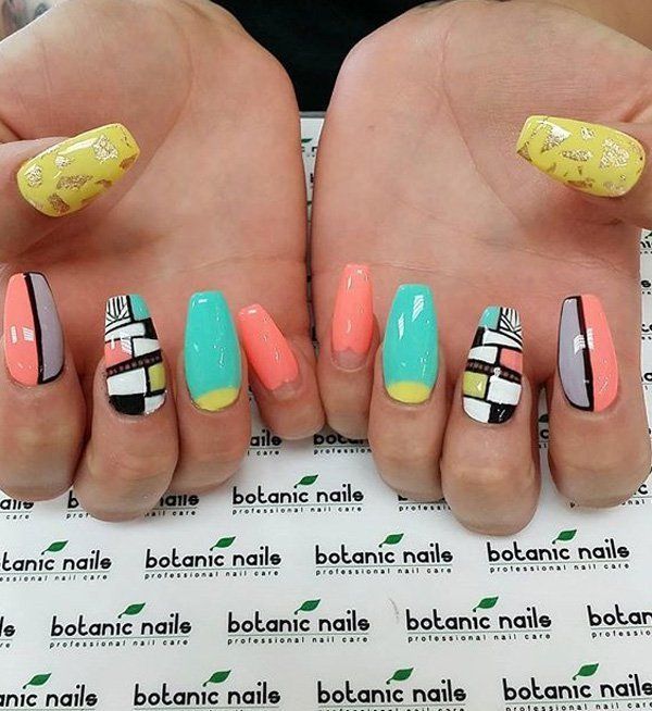 https://image.sistacafe.com/images/uploads/content_image/image/164593/1469166623-Abstract-nail-art-7.jpg
