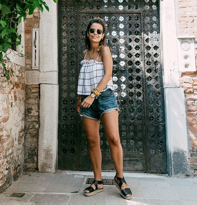 https://image.sistacafe.com/images/uploads/content_image/image/164692/1469171203-5.-checkered-top-with-denim-shorts.jpg