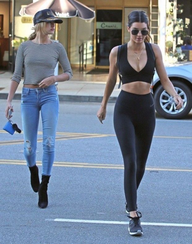 1469199282 kendall jenner and hailey baldwin out for lunch in beverly hills august 2015 9 620x788