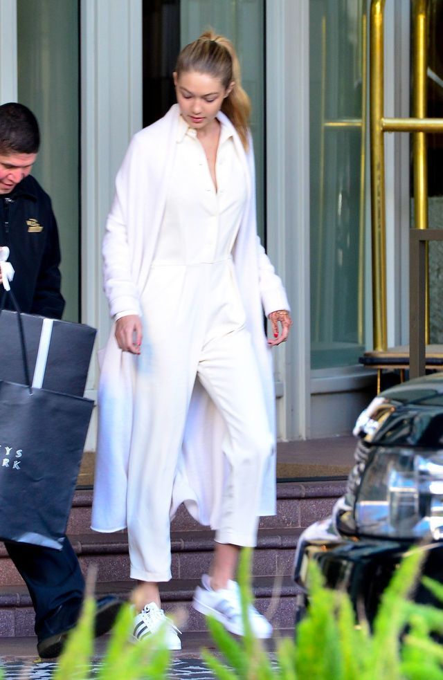 https://image.sistacafe.com/images/uploads/content_image/image/166162/1469422789-gigi-hadid-wearing-all-white-out-in-beverly-hills-12-23-2015-_7.jpg