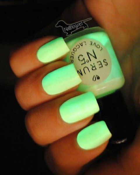 สีเล็บสวยๆ เขียวนม