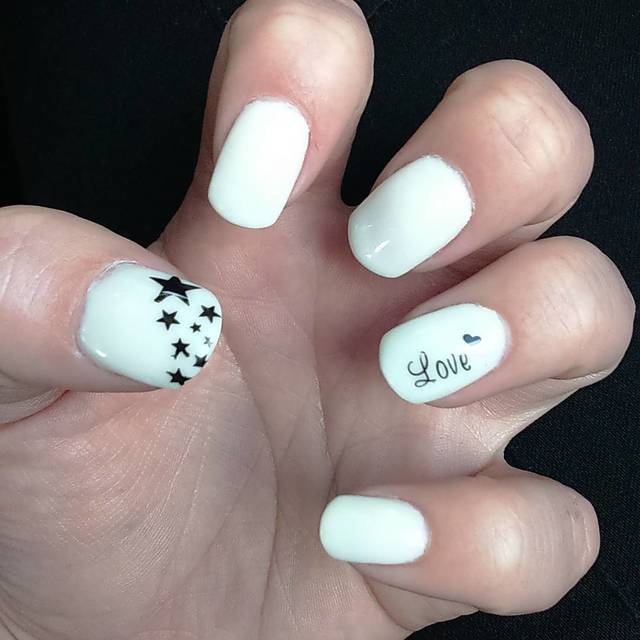 1469980449 white acrylic nails with stars design