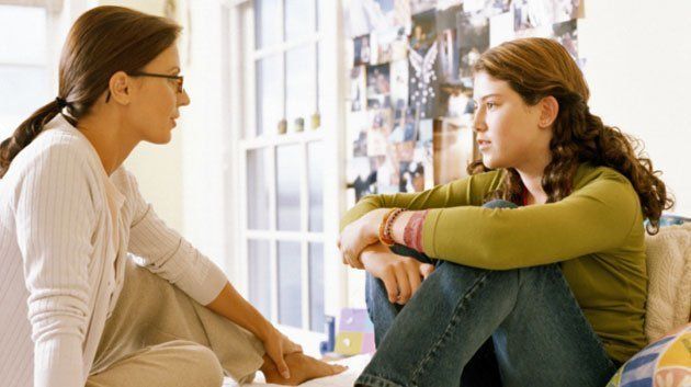 https://image.sistacafe.com/images/uploads/content_image/image/172686/1470135214-mom-daughter-talking.jpg