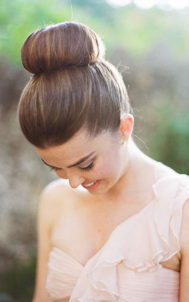 1470145008 stylish high bun hairstyles for your wedding day 1