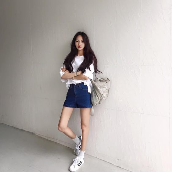 แฟชั่นเสื้อผ้า ผู้หญิง เสื้อยืด