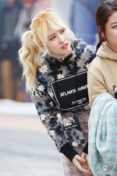 1470215934  momo momo twice 39555203 400 600